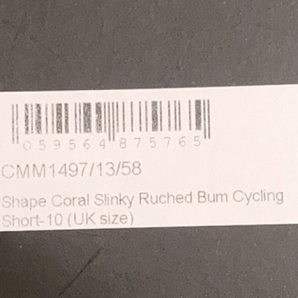 PrettyLittleThing Ruched Short - Picture 6 of 6